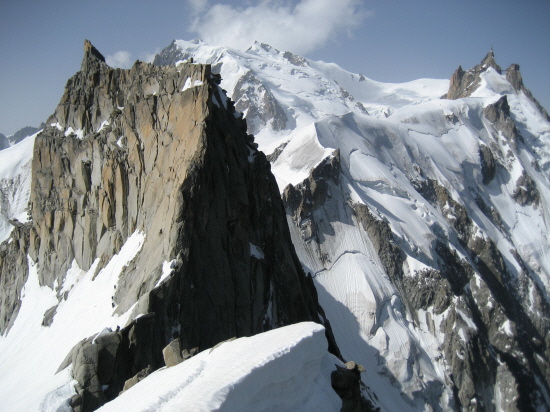 Am Midi-Plan-Grat; R&uuml;ckblick auf die Aiguille du Midi (3842 m) 2010